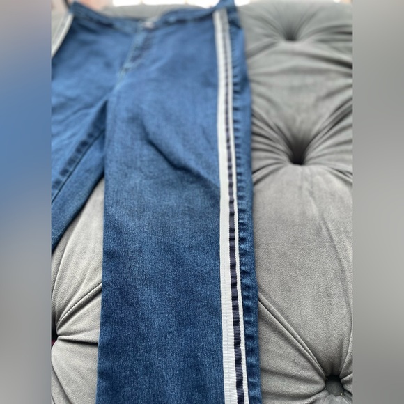 Zara High Rise Denim Side Stripe Raw Hem Jegging - Picture 4 of 7